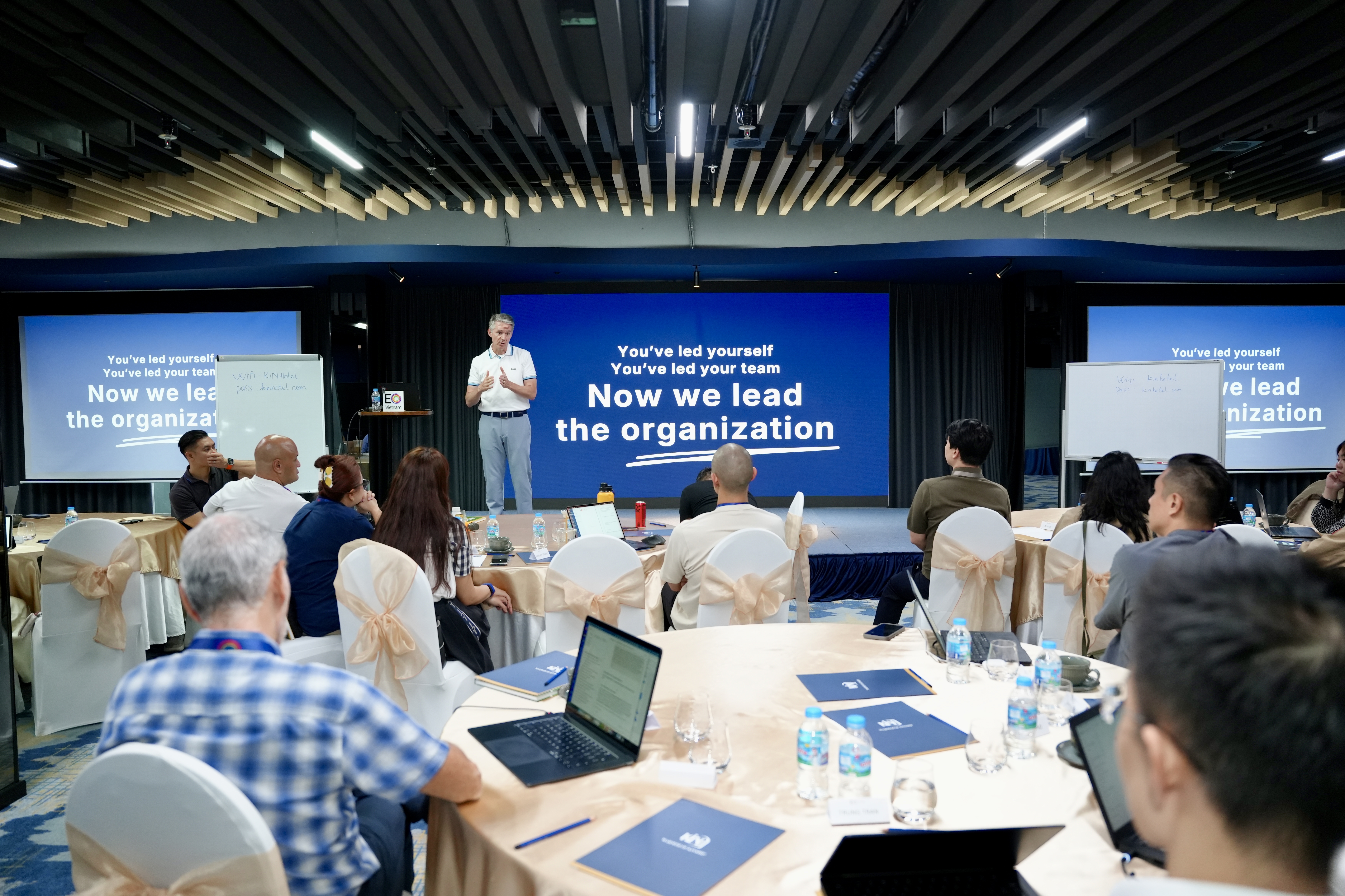 Leadership in the AI Era program in session